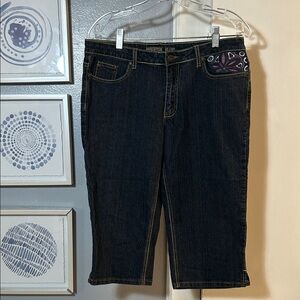 Brighton Blues Dark Denim Capri Jeans with Embroidered Beaded Pockets Size 8